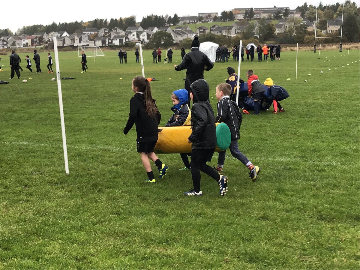 JenMiller_Rugby's tweet photo. Well done to all the kids,parents aunts,uncles and grandparents @Cumbernauld_RFC today. It was wet but lots of enthusiasm during some fun games and relays #ParentsInSportWeek2018 https://t.co/wnaEarc7gw