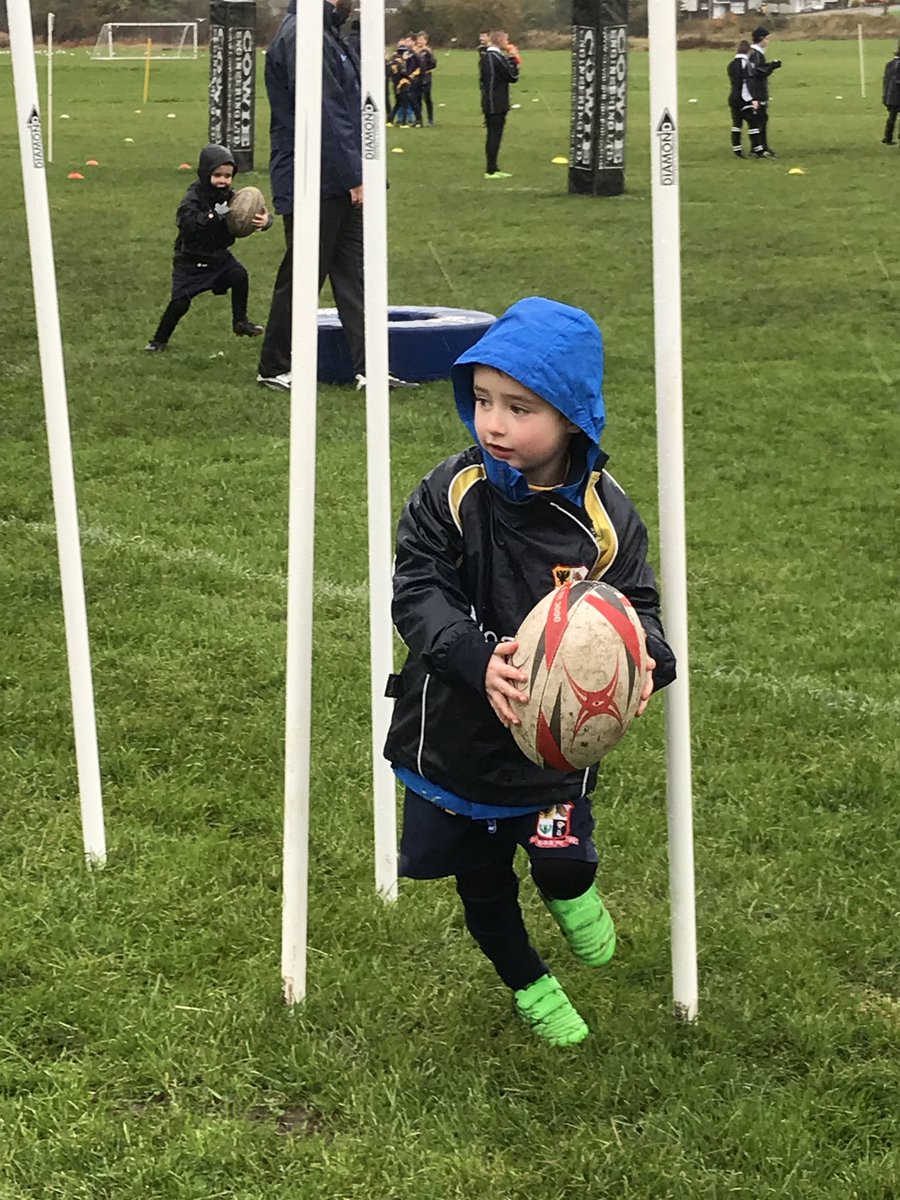 JenMiller_Rugby's tweet photo. Well done to all the kids,parents aunts,uncles and grandparents @Cumbernauld_RFC today. It was wet but lots of enthusiasm during some fun games and relays #ParentsInSportWeek2018 https://t.co/wnaEarc7gw