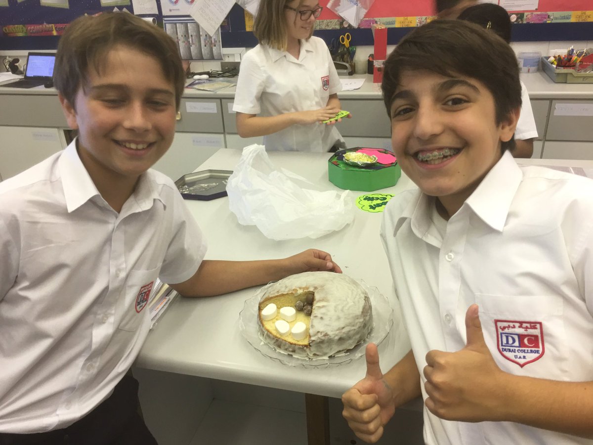 DCol_Physics's tweet image. Cell models from Y7 scientists today.. #yummy #scientificmodels