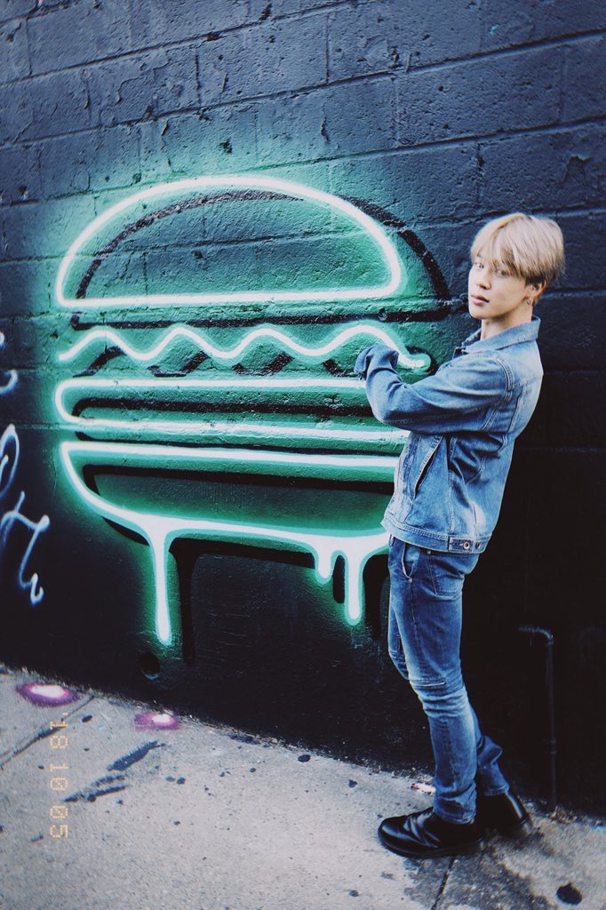 aCugWn7bKIh9swr's tweet image. 絵になるのなんで、
さすがっジミンPOWER💪

@BTS_twt 
#armyRTした人全員フォロー 
#ARMYさんからの猛絡み大歓迎 
#ARMY