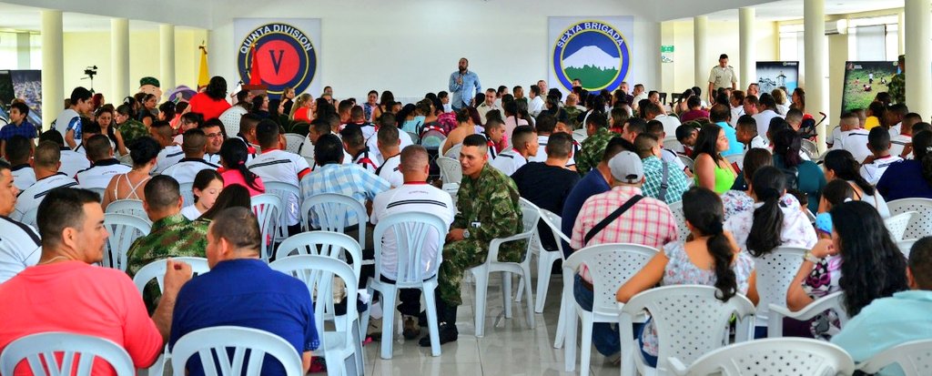 walteradolfor's tweet photo. Fortaleciendo la unión Familiar #BR06 #BASPC06 conferencia del padre Lineros, Principios y Valores Familiares "Fe en la causa" https://t.co/eroZv54dV1