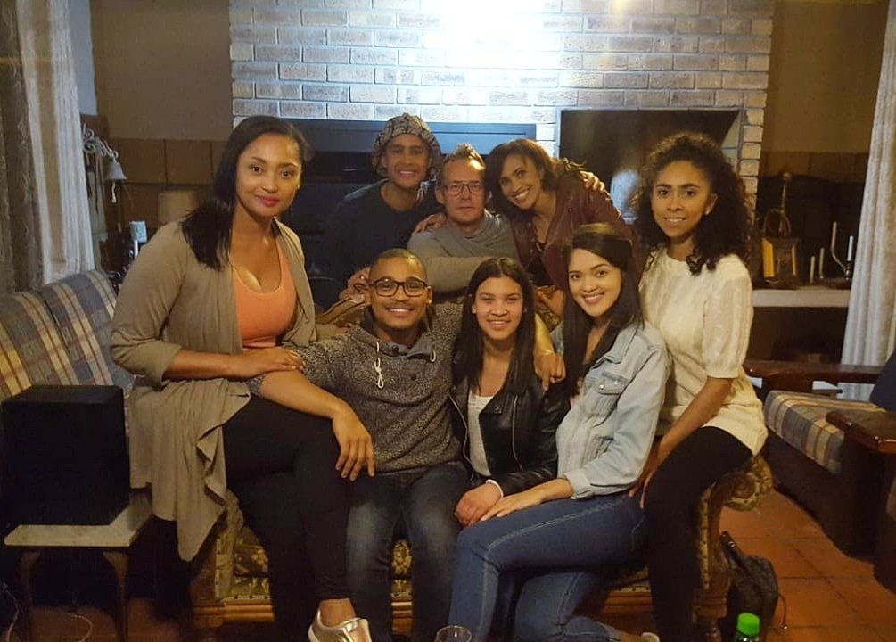 Hope your Sunday lunches were great and that your couches are ready for the very first omnibus of Arendsvlei today at 16:00 on KYKNET&amp;KIE (channel 145). 
#raakwys #dalawatjymoet #Arendsvlei #KYKNETENKIE