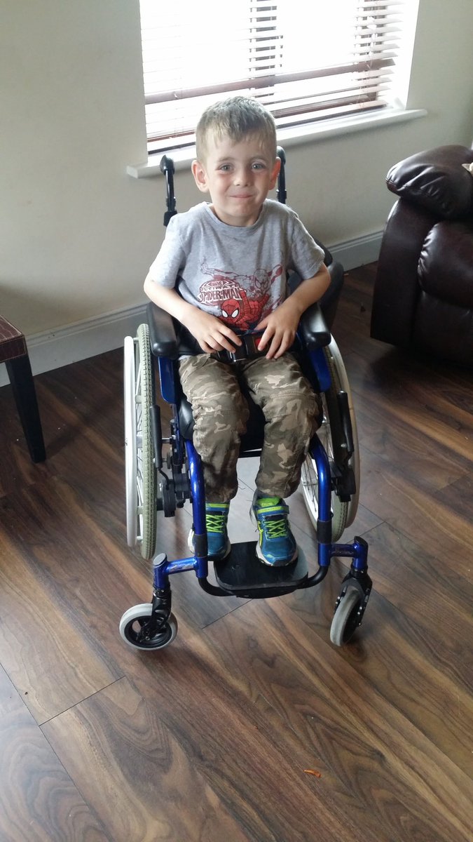 chelleylong's tweet photo. 2k fun run today. Pic on right 2 years ago before sucessful scoliosis surgery. The happiness as he finshed the race is a moment i will never forget. Allowing kids wait for #scoliosis care is inhumane @scolionetwork @SimonHarrisTD https://t.co/WQf8uQdNpk