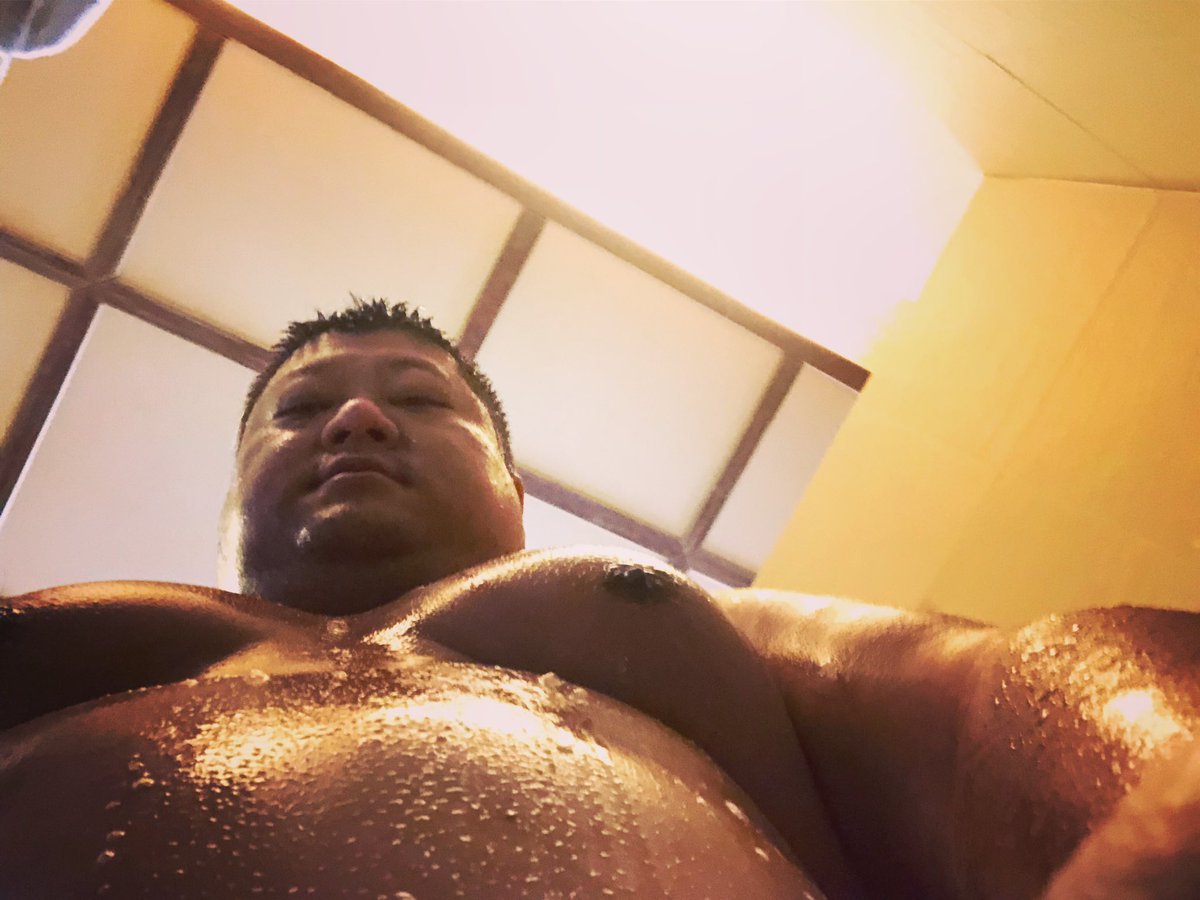 Cyberbeartw's tweet photo. shower with me? https://t.co/FRETQfjqbV