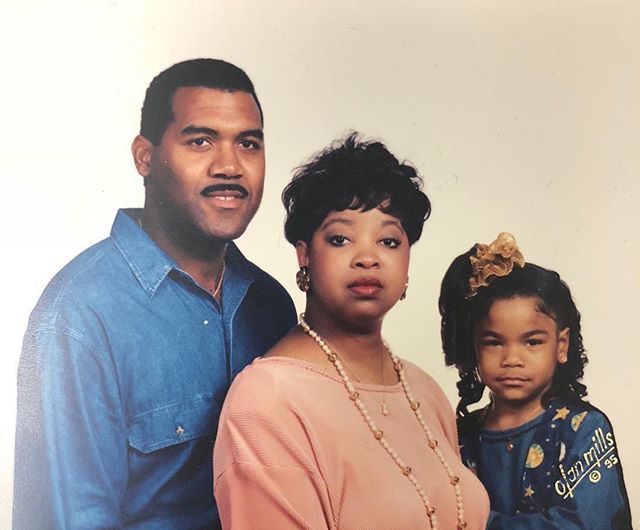 HonestOctober's tweet image. From @artsea1
・・・
I always had a big head ok!! 😂No but for real. The older I get the more I appreciate my “strong” facial features.  I had been insecure about my jawline and head size. (Most of which I got from my Dad) 😂 But now, I am starting to… ift.tt/2pDDu3c