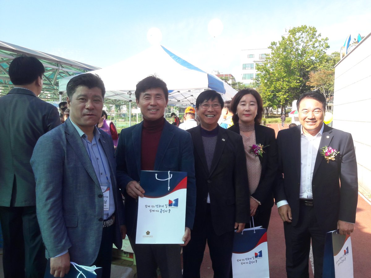 2018.10.07,일

민주평화통일자문회의 계양구협의회 주관
제9회 평화통일염원 축구대회가
금일 오전07시30분부터 계산체육공원에서 8기ㅣ팀이 출전한 가운데 열렸습니다.