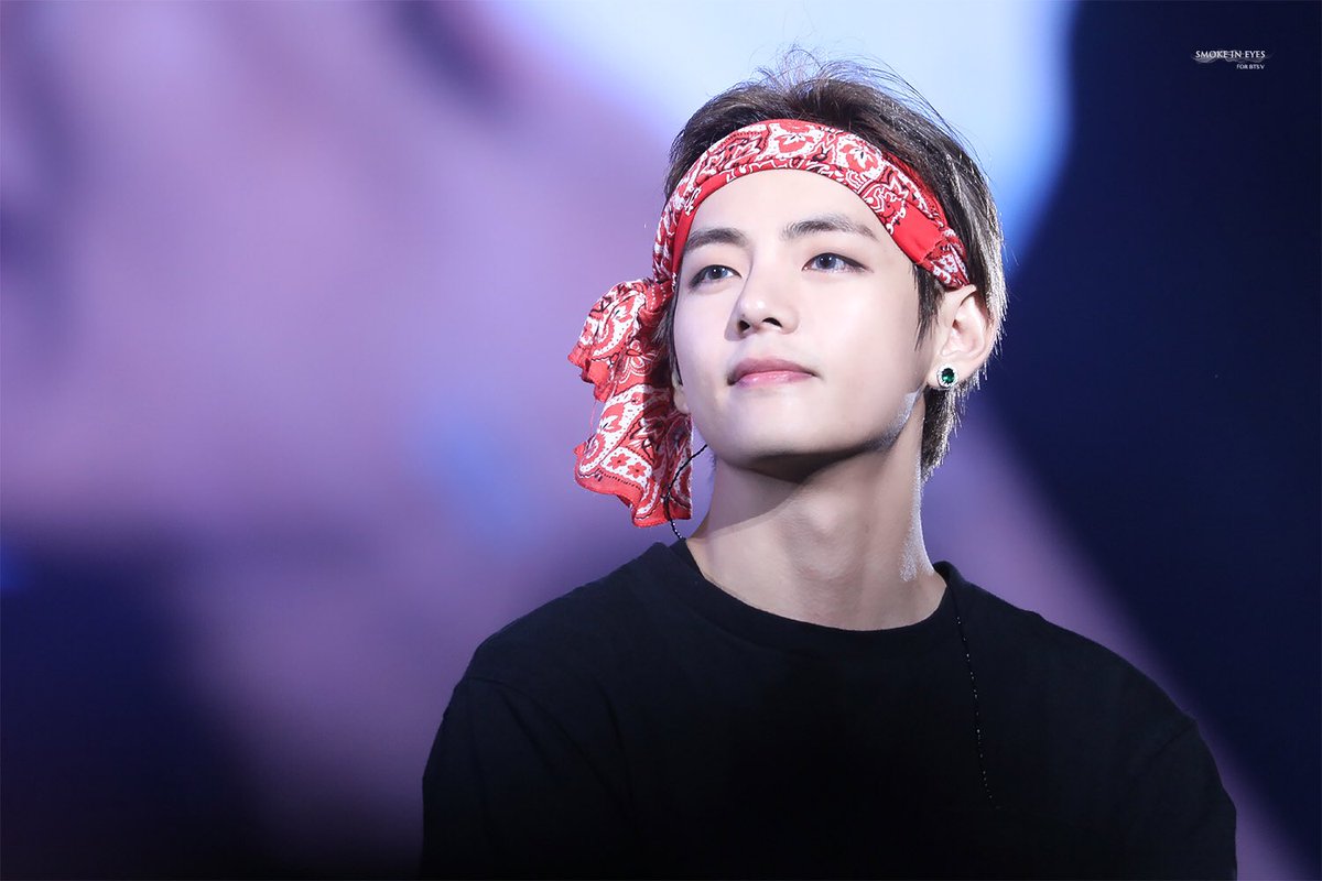 SmokeinEyes_V's tweet photo. 💜
181006 LOVE YOURSELF in NEW YORK
#태형 #뷔 #V #TAEHYUNG #BTS⁠⁠⁠⁠⁠⁠⁠⁠⁠⁠⁠⁠⁠⁠ #방탄소년단 @BTS_twt https://t.co/nPzn6i84Bl
