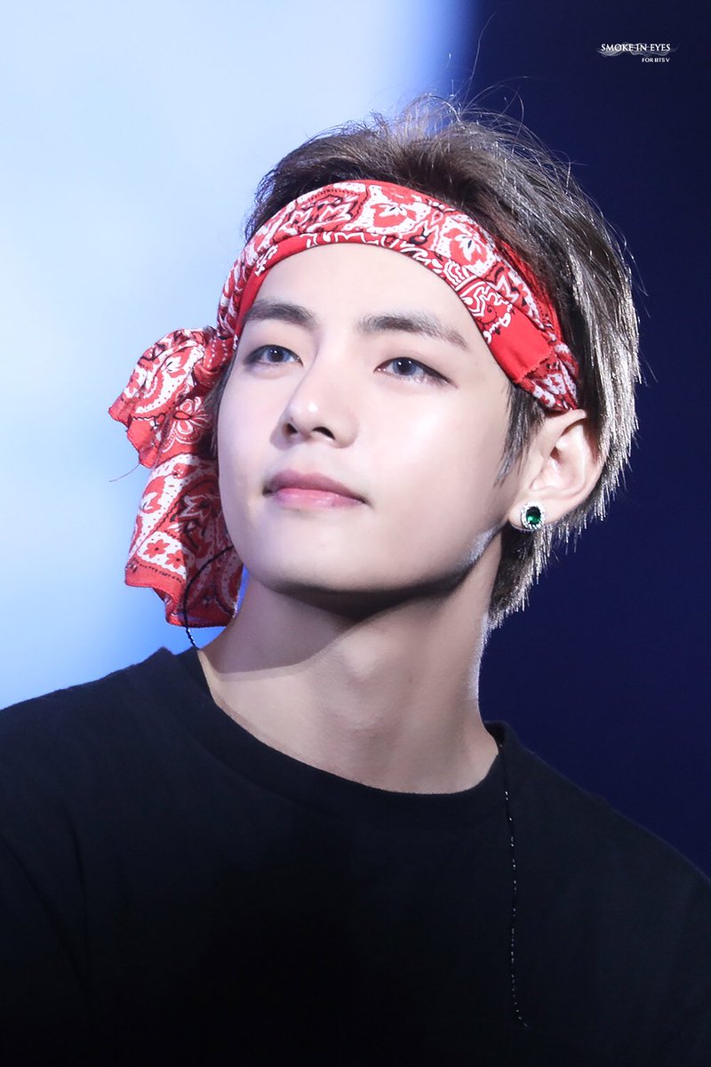 SmokeinEyes_V's tweet photo. 💜
181006 LOVE YOURSELF in NEW YORK
#태형 #뷔 #V #TAEHYUNG #BTS⁠⁠⁠⁠⁠⁠⁠⁠⁠⁠⁠⁠⁠⁠ #방탄소년단 @BTS_twt https://t.co/nPzn6i84Bl