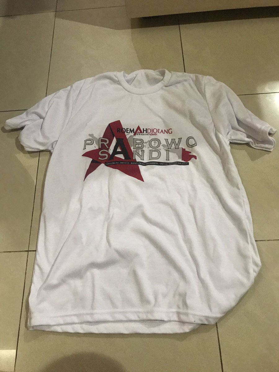 Saya Pius Lustrilanang. Sebagai relawan, saya sdh menjalankan tugas. Saya mendaftar sebagai relawan secara online di roemahdjoeang.com Mencetak baligo dan menjadikan rumah saya sebagai posko pendaftaran relawan. Saya juga cetak kaos sendiri. Saya ikhlas, No. 2 hrs menang.