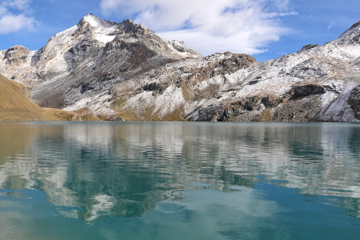 threevanlifers's tweet image. Ce genre de surprise au réveil ❄️. Merci @tignes de nous offrir de tels paysages ! Difficile de ne pas aimer la #vanlife quand on se réveille dans un endroit comme celui là ❤️. @SavoieMontBlanc @auvergnerhalpes