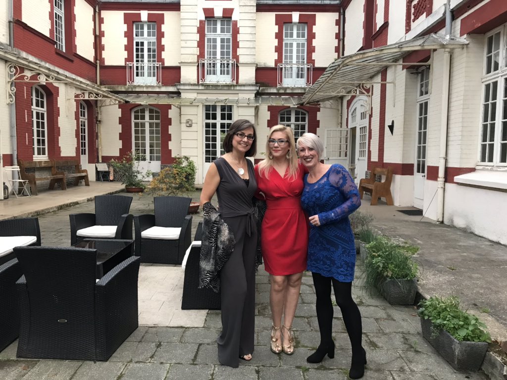 TropicSuziFish's tweet photo. All glammed up for the evening banquet at the Chateau #slopeofffrance @SerenityBecca @julesserkin @ChateaudeslysEn https://t.co/fAqZKKVO3f