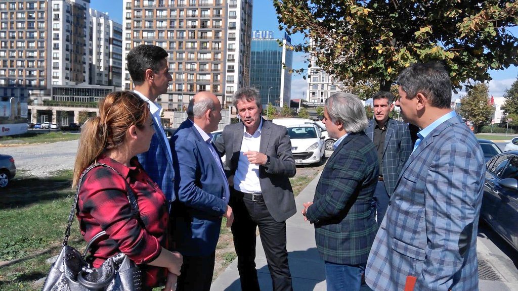 Müdürümüz Sayın Levent YAZICI, ziyaret ve inceleme programına; Arnavutköy İTO İbrahim Çağlar Anadolu İmam Hatip Lisesi ve Ortaokulu ziyareti ve ardından, Bağcılar motorlu taşıt sürücü kursları sınav alanı incelemesi ile devam etti.
<a href="/tcmeb/">Millî Eğitim Bakanlığı</a> <a href="/memleventyazici/">Levent Yazıcı</a>