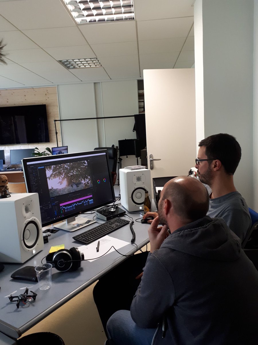 ThierryBarnaud's tweet photo. Dernière ligne droite. Le stress monte, le film devant être livré avant 19h30. #48hfpFrance #clermontFerrand https://t.co/qSMUUyuyk3