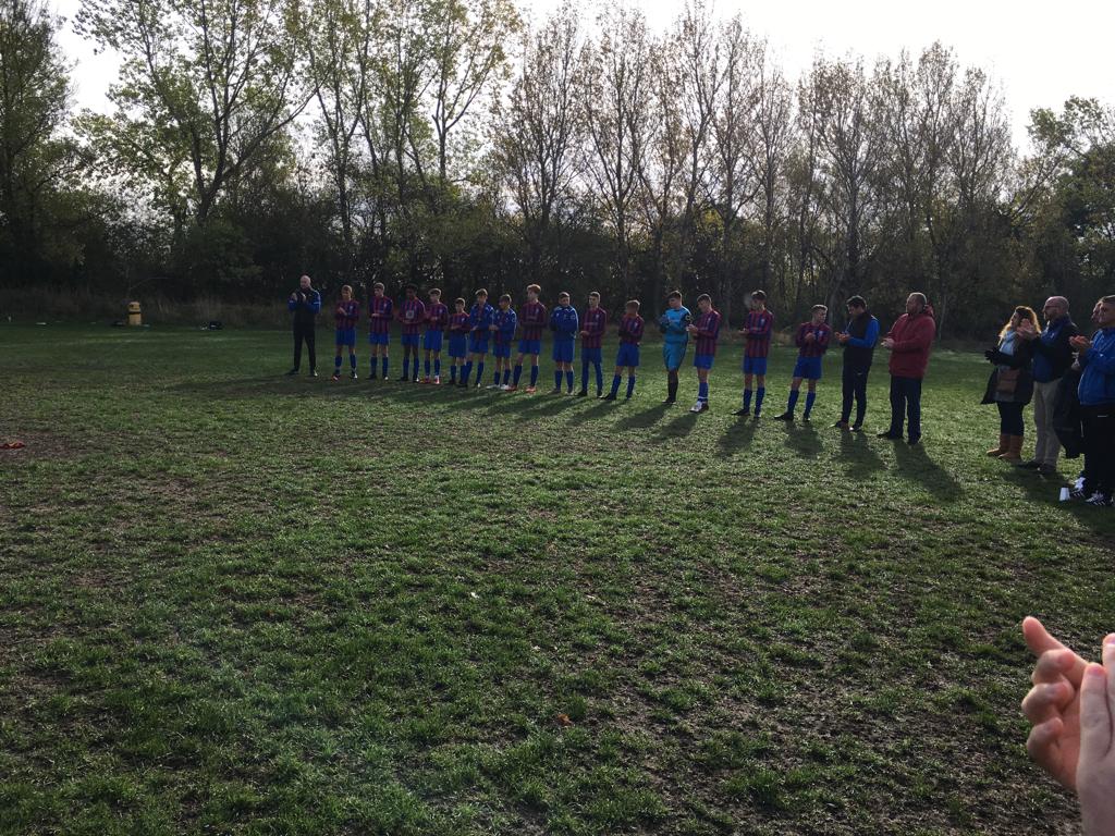THE_Knifeman's tweet photo. A lovely tribute in memory of the late, great Thomas Bothamley before this morning's game @handsworth U16s v @WickersleyYouth U16s Blue.
The Wickersley shirt was laid on the centre spot by Foxy and Jacko.....opponents today but ex-team mates of Tom's.
@SDJSFL
#FlyHighTom https://t.co/SdfwDMf8MV