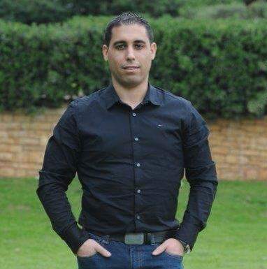 Ziv Hagbani, 35 años, padre de 3 hijos, es el segundo israeli asesinado hoy por el terrorista palestino. Espero que la autoridad palestina no le glorifique su asesino ni le de un salario mensual. Un día triste. ¡Que en paz descanse!