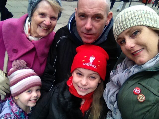 smarshall2002's tweet photo. The Marshall's are ready for the Giants 😍#Liverpooldreams #liverpoolgiants #echoframe https://t.co/cJjHXx80DR