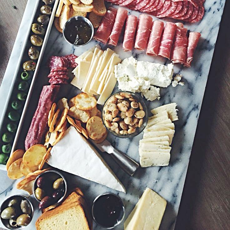 An elegant charcuterie board is the perfect cure for Sunday Blues. Read our blog post (Link in bio) on how to serve a perfectly balanced selection of meats and snacks.
.
.
.
#cheeseboard #charcuterie #food #sundayindulgence #sundaytreat