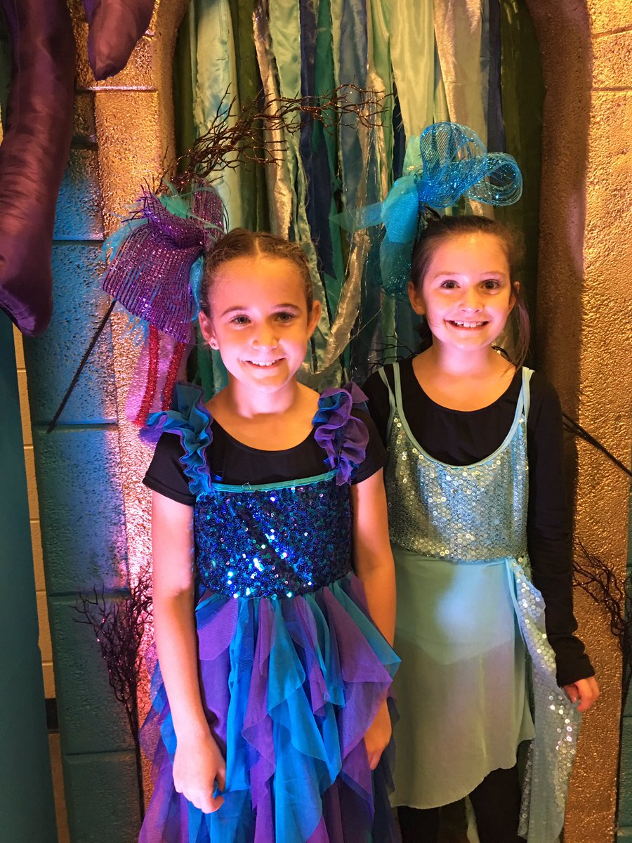 StubbsTerri's tweet photo. @LampasasTheatre Impressive production! TY for including the Littles.The cast members are wonderful role models! #GoBeyondlampasas @gkp1 https://t.co/K2vxI7t5Lq