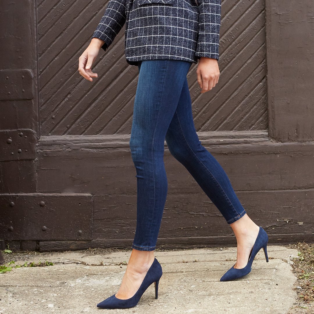 Von_Maur's tweet photo. Bring on the denim! Create your own signature look with a fall fashion staple. 
Shop Denim today at > https://t.co/xeYhF0IbWX
#VonMaur #ShoppingPerfected #JoesJeans #FRNCH #SamEdelman https://t.co/VuBAuur6MC