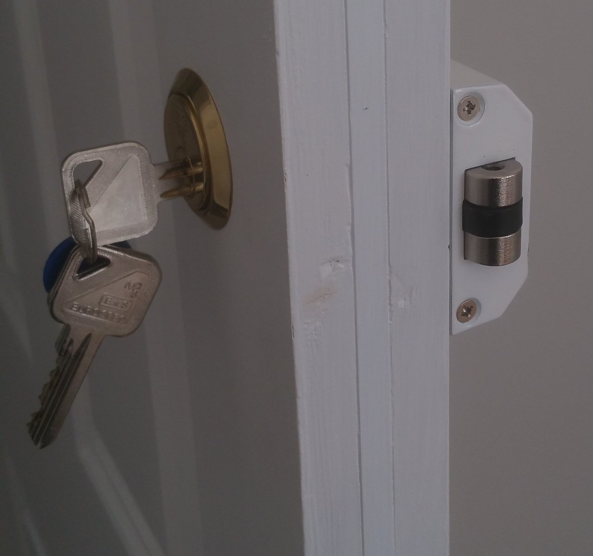 Fitted 3 fire rated rollerball nightlatch type locks to internal doors of a student let house today. Ideal for their security and the rollerball action (rather than latchbolt action) ensures no accidental lockouts.  #locksmith