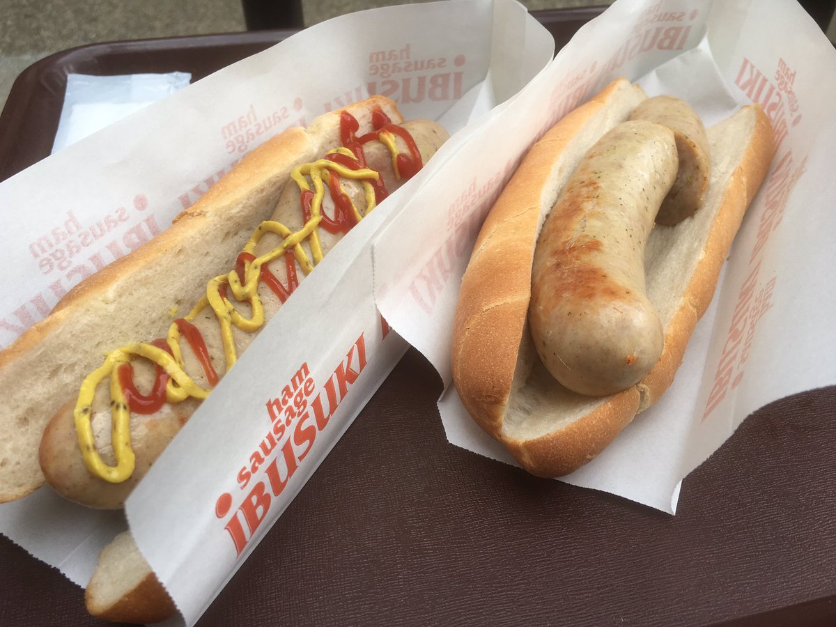 Colorful_Chord's tweet image. 指宿さんをはじめ、従業員の方、お客様、本日はありがとうございました。とても楽しく演奏することができました。
そして、ホットドッグはやはり絶品でした。行かれたことない方は、ぜひ食べに行かれてください。
来週は、八幡自動車学校のイベントでお待ちしております٩(ˊᗜˋ*)و