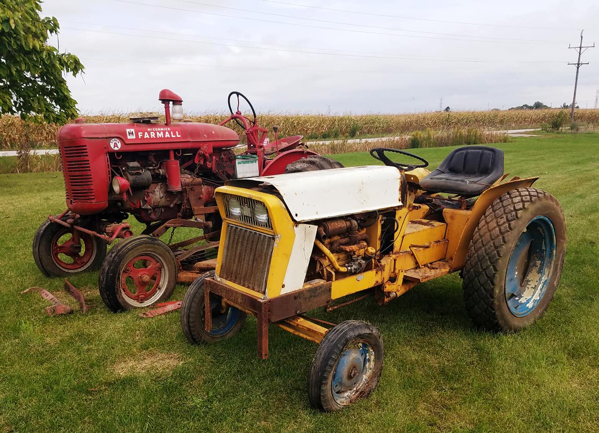 SoMediaLearnLab's tweet photo. 1901 Farmhouse, wood floors, high ceilings, midcentury furniture + classic tractors, trucks, china, Open House TUES, Oct 9th, 5 - 7 pm, 2018 &amp; day of the sale, October 14th, 2018 in Riga, Michigan https://t.co/mqqQK9xjgC Riga, #Michigan #tractor &amp; #farmhouse charm#farmhouseviews https://t.co/R8HK4AWWKF