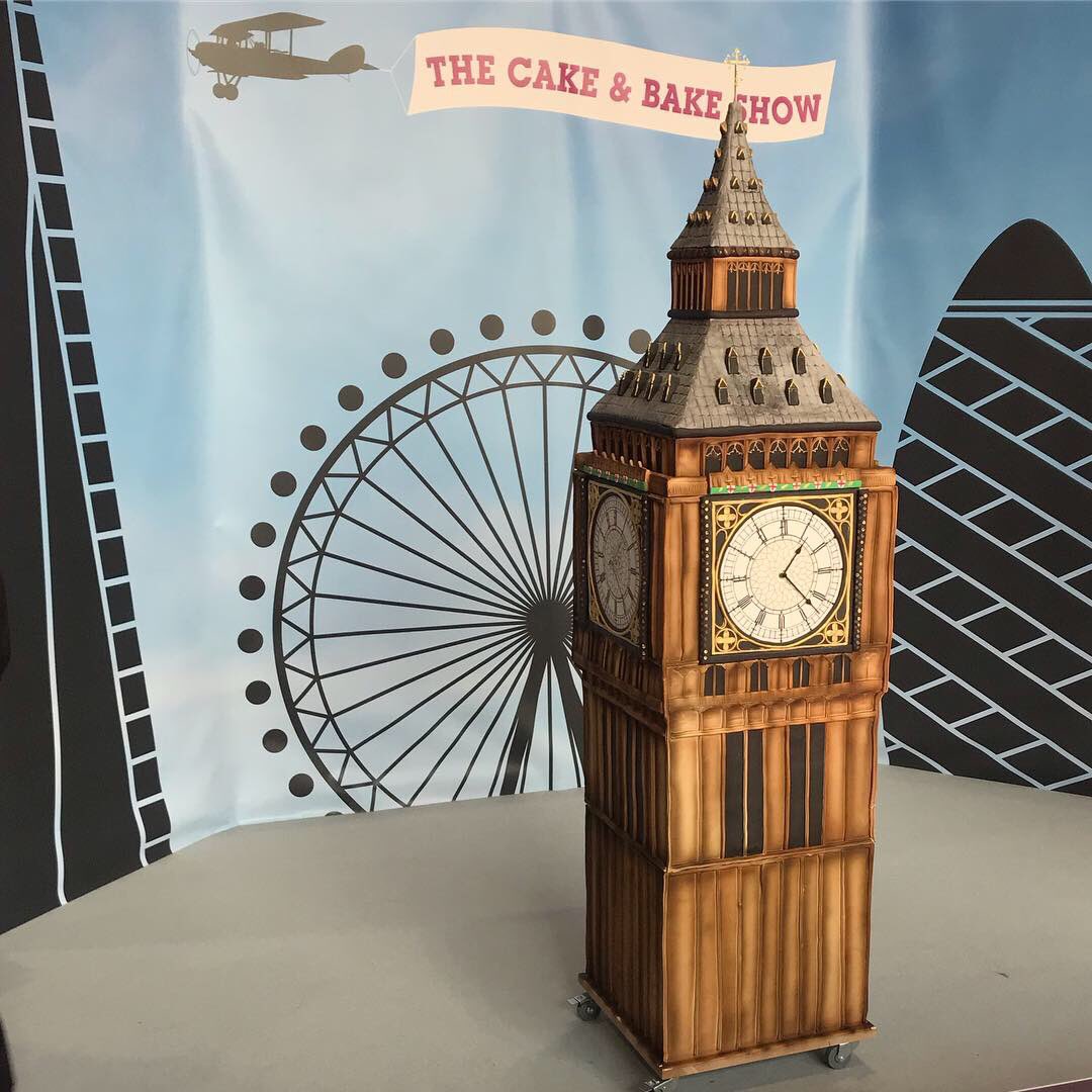 BecksBake's tweet photo. Some of my favourite display cakes and competition entries from @CakeandBakeShow #cakebake18 @ImmConUK @RosieCakeDiva @MCreativeCakes https://t.co/gI5VzjuK0G