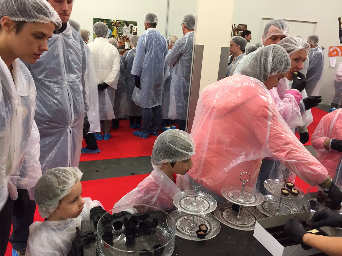C_Dekimpe's tweet photo. Full house @Beugniesleschocolats  25 jaar chocolaatjes @VokaWVL @OpenBedrijven opnieuw groot succes #editie3.0 https://t.co/xr0kahezyQ