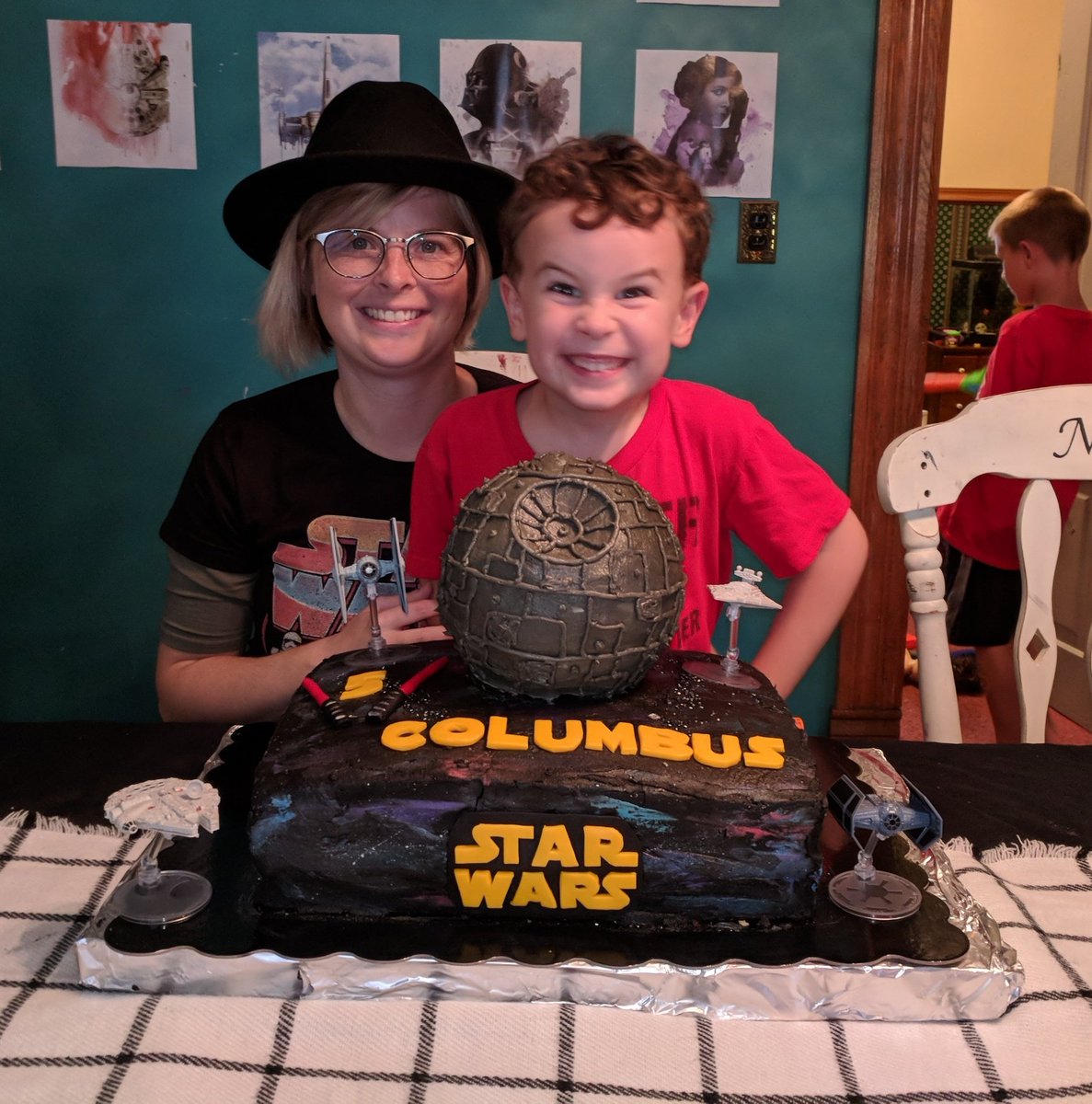 HallieBarr01's tweet photo. @RosannaPansino thx for the #deathstar video, nephew loved his bday cake https://t.co/JRzo2qz7mX
