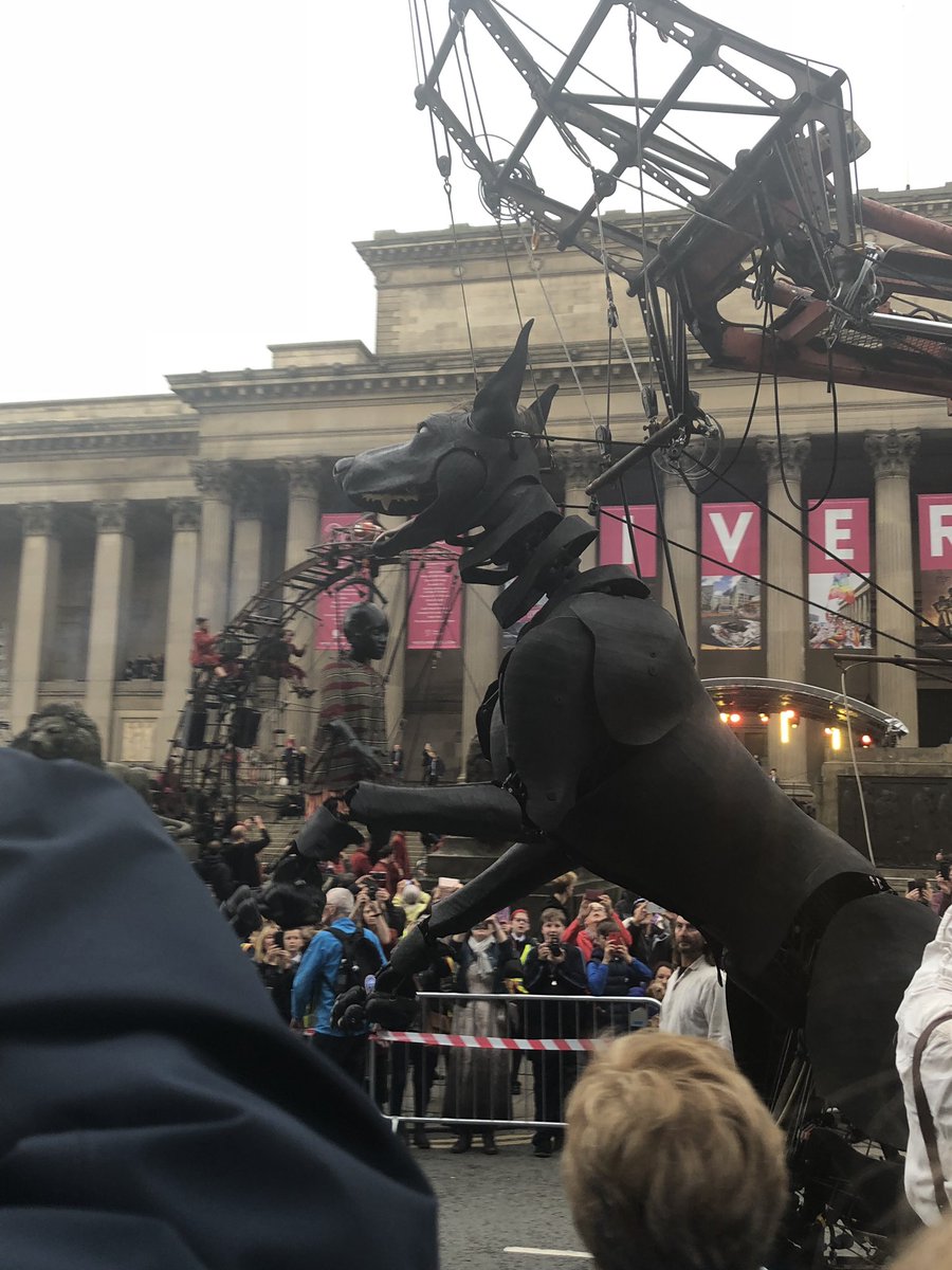 gilmc's tweet photo. @GiantSpectacle so sad to see u all go thank you for an amazing wknd and all your past shows hope to see u and urGIANT FAMILY again one day soon lots of love from the whole of Liverpool #giantspectacle #liverpoolgiants #LittleGirlGiant #xolo #littleBoyGiant https://t.co/CbHYxqnr8o