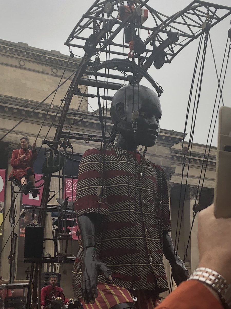 gilmc's tweet photo. @GiantSpectacle so sad to see u all go thank you for an amazing wknd and all your past shows hope to see u and urGIANT FAMILY again one day soon lots of love from the whole of Liverpool #giantspectacle #liverpoolgiants #LittleGirlGiant #xolo #littleBoyGiant https://t.co/CbHYxqnr8o