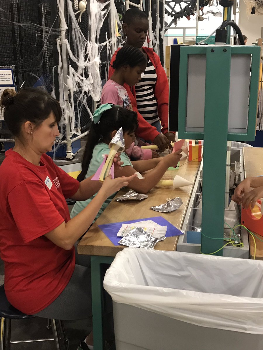 LGE_Owls's tweet image. Our fourth graders had an awesome time at the overnight Children’s Museum field trip. #stem #nosleep #allfun