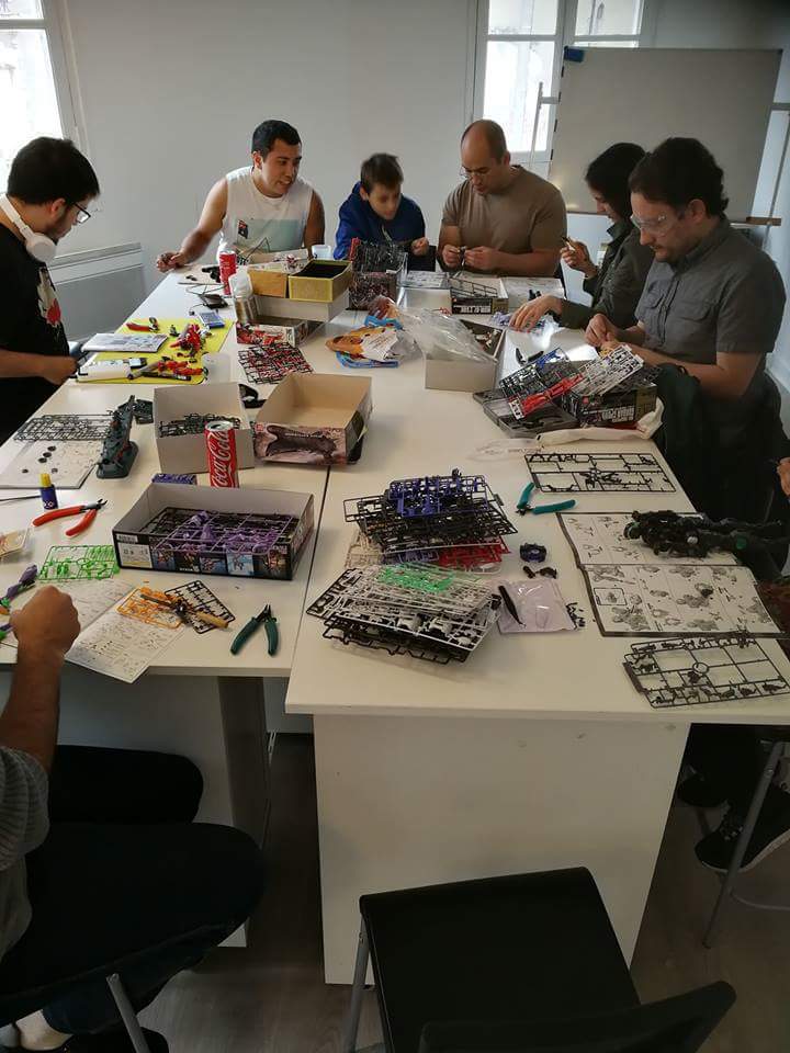 AJFJ_Nantes's tweet photo. Atelier Plamo (maquettes japonaises) à l'AJFJ #ajfj #associationjeunessefrancejapon #plamo #plasticmodel #maquette #maquettesjaponaises #japon https://t.co/tKECfTePBo