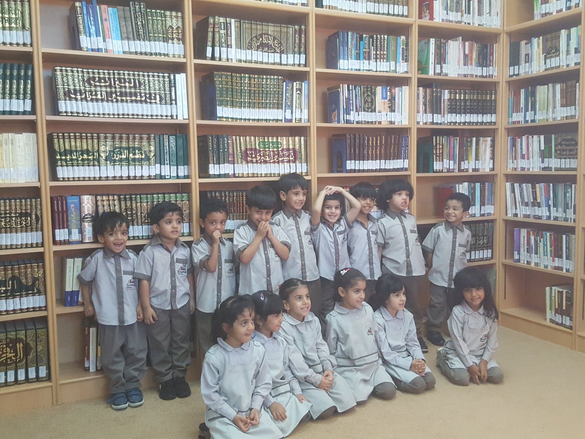 tarqlib's tweet photo. استقبلت المكتبة يوم الخميس 4 أكتوبر 2018 طلاب مركز العيسري بالموالح في زيارة تعريفية لهم بهدف التعرف على مجموعات المكتبة وأهمية القراءة، وقد أبدوا إعجابهم بالمكتبة ومحتوياتها.

@alisaryalmullah 
@abubalj 
@SQHCCS 
@Makalawi2011 https://t.co/RjeYQJCg6i