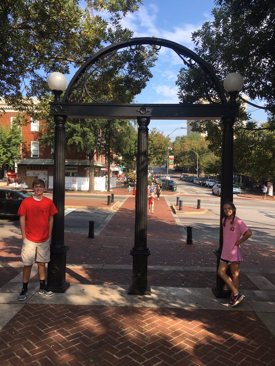 Raise them right...ring the bell! #UGAwins #ChapelBell #CommittoGeorgia #GODAWGS