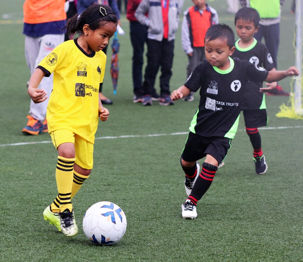 TataCompanies's tweet photo. You're looking at the Messis and Ronaldos of tomorrow! @tatatrusts’ Meghalaya Baby League is training kids between the ages of 4-13 years to develop football at the grassroots level and create a young pool of talent for Indian football.  #TataCares #LetsFootball https://t.co/y952nOxLcT