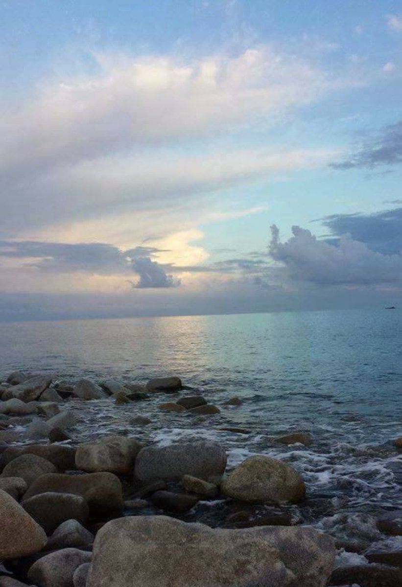 Il mio sí all' azzurro è per sempre  💙

W il mare  in autunno 🌈💙