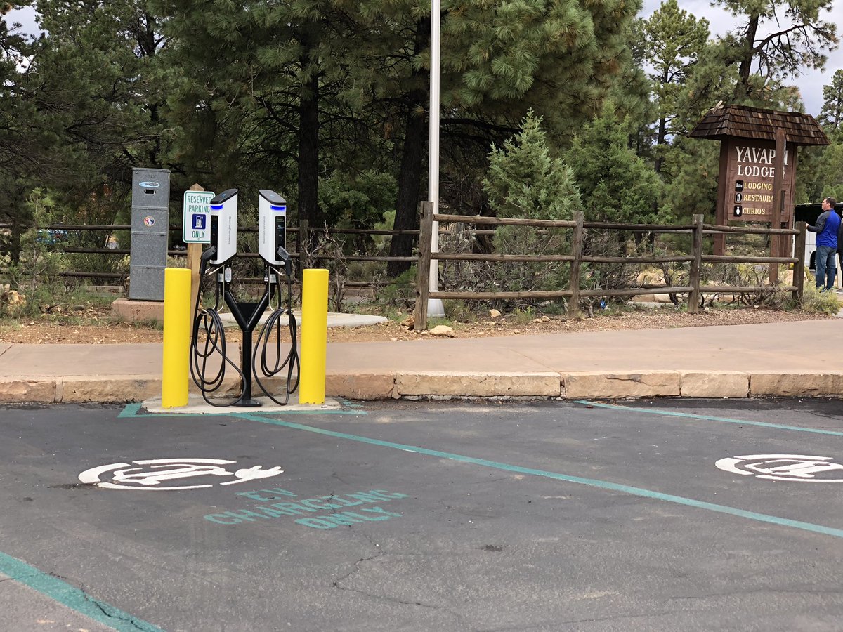 TMCEVD's tweet image. Went to the @GrandCanyonNPS yesterday and who did I see? Some beautiful @SemaConnect #EV chargers! It’s like I can’t get away from you guys!
#ElectricVehicles
#ElectrifyAmerica
#DriveElectric
#TheFutureIsElectric
#SupportLocalChargers
#TMCEVD