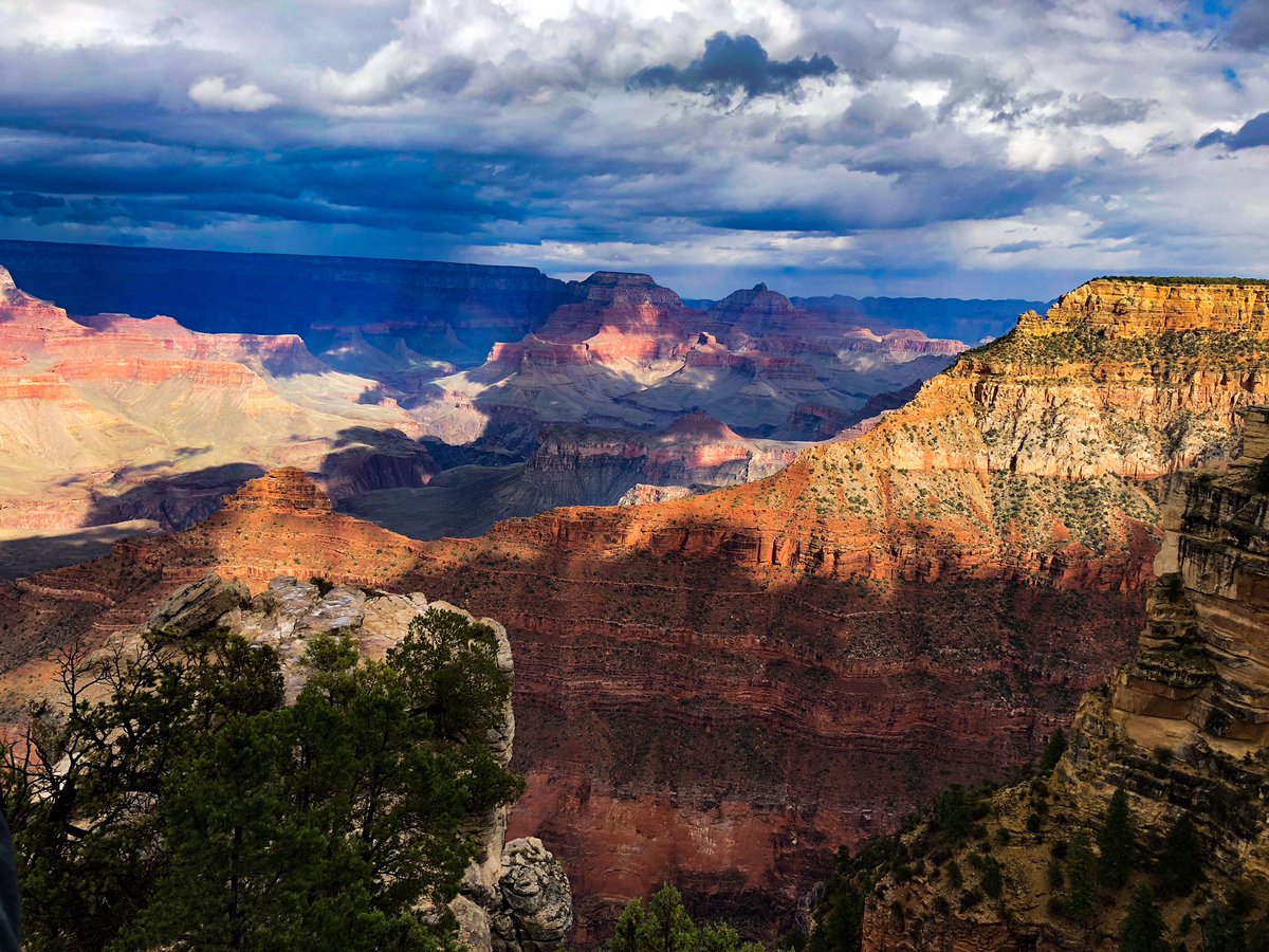 TMCEVD's tweet image. Went to the @GrandCanyonNPS yesterday and who did I see? Some beautiful @SemaConnect #EV chargers! It’s like I can’t get away from you guys!
#ElectricVehicles
#ElectrifyAmerica
#DriveElectric
#TheFutureIsElectric
#SupportLocalChargers
#TMCEVD