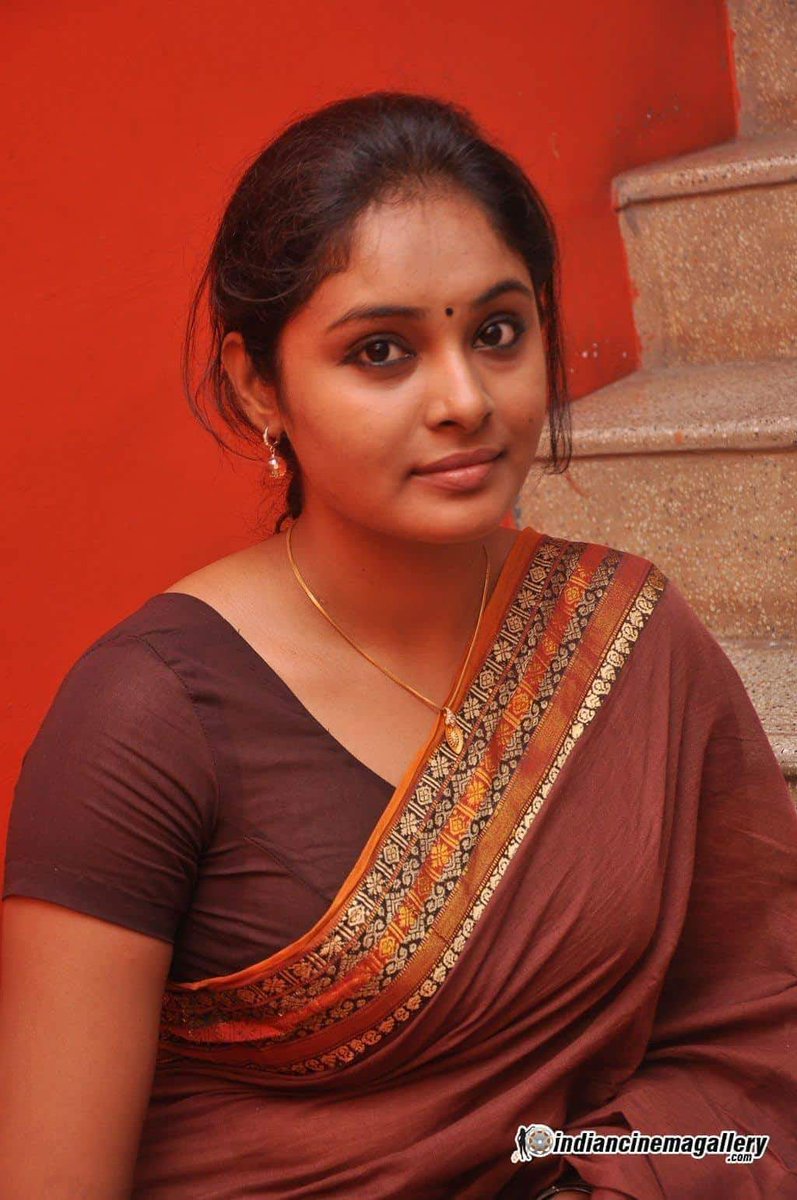 FunGilma's tweet photo. என்ன கலர் ப்ரா போட்டு இருக்கானு கண்டு பிடிச்சவங்க retweet பண்ணிட்டு கலர கமெண்ட் பண்ணுங்க.  சரியா சொன்னா imo நம்பர் inbox பண்றேன். https://t.co/b6Ikjzw8BN