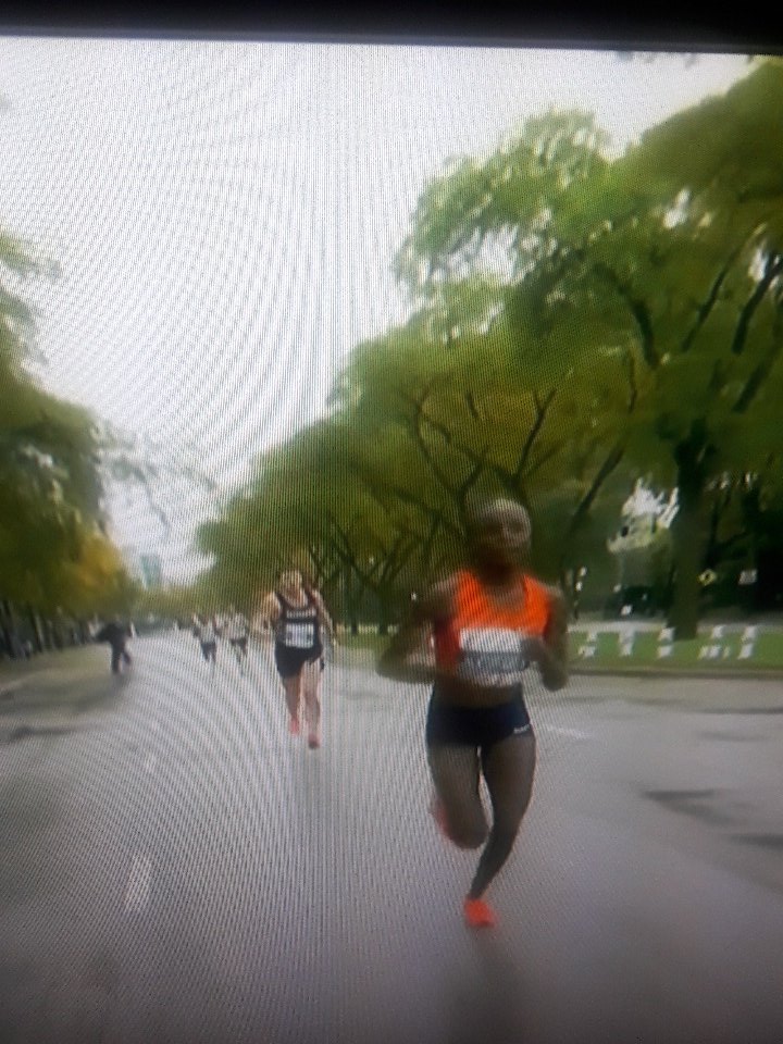 RunTheOZ's tweet photo. Brett hang on for an OT qual!!! #ChicagoMarathon https://t.co/w9DckPkYZw