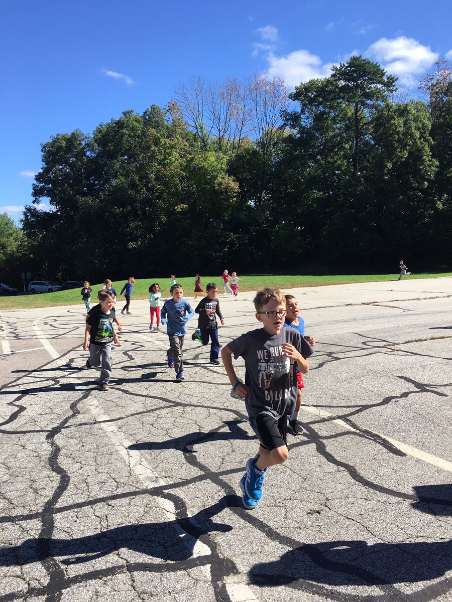 PrincipalMagli1's tweet photo. RAS mileage club #wellnessandfun! https://t.co/L52mhoPa47