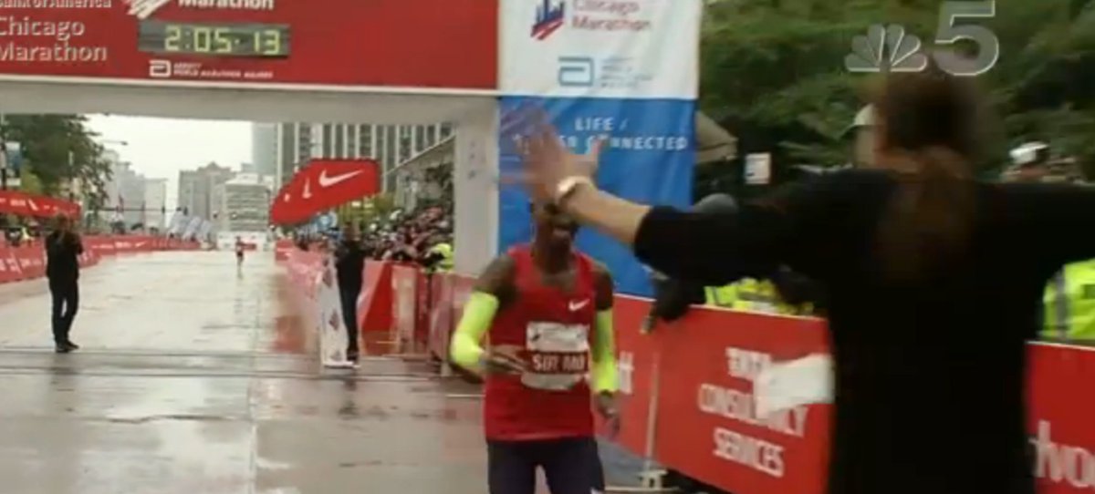 CoachLN's tweet photo. The new European Marathon Record is 2:05:11 by @Mo_Farah 5K-Splits: 14:54 - 15:18 - 14:55 - 14:47 - 15:29 - 14:27 - 14:31 - 14:30 - 6:25 (63:06 + 61:55)  Last 17.2K-average 2:54/K #ChicagoMarathon https://t.co/RVq2vCVMrT