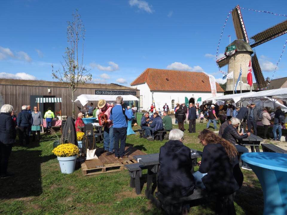 hakahe's tweet photo. (Op weg naar) Oogstfeest "Van akker naar bakker" - Kilsdonkse Molen - Stoksestraat (Loosbroek) #Dinther @AllenLoosbroek @bernheze_gem https://t.co/SdNwGOJiau