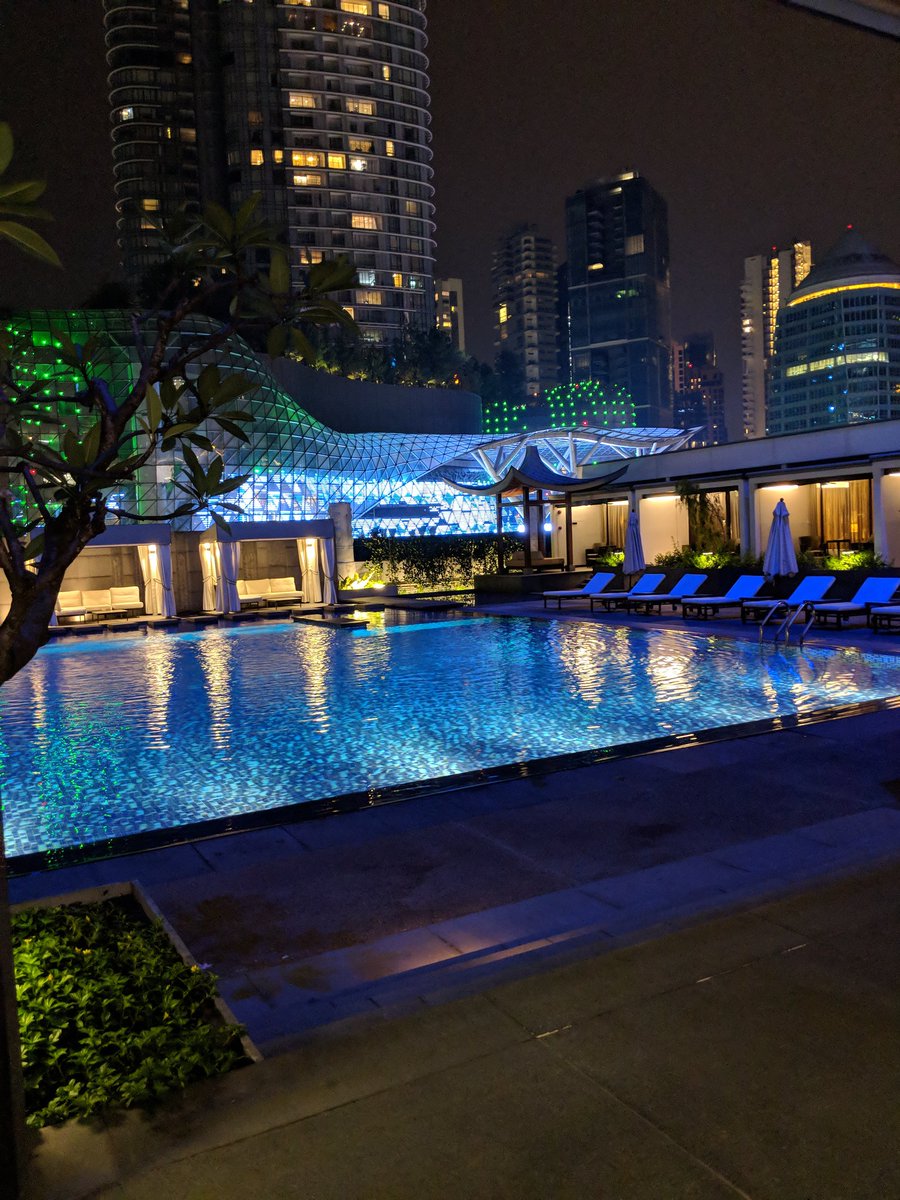 bell86_sarah's tweet photo. @MarriottSG Delicious dinner and excellent service from Preet #poolgrill #finedining #greatview @VisitSG_UK @VisitSingapore https://t.co/gOnHn7EFxl