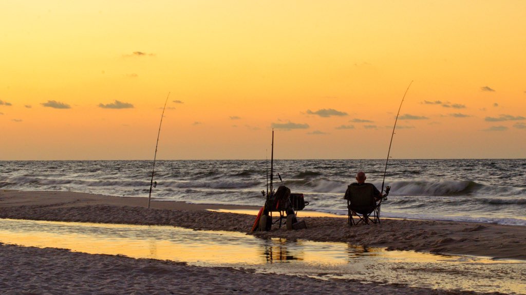 ryanstricklin's tweet photo. Early morning fishing in Fort Morgan, AL 
@spann #alabama https://t.co/dnVbu6IWpl