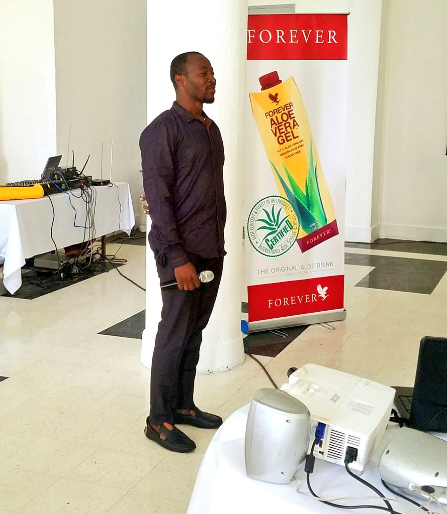 BuildersTeamF's tweet photo. Sénior Manager Bassirou GARBA donne également son témoignage: une expérience enrichissante avec #Forever
@BGreatForever
#BuildersTeam
#FLP
#HealthIsWealth https://t.co/a6Uh6S7gOk