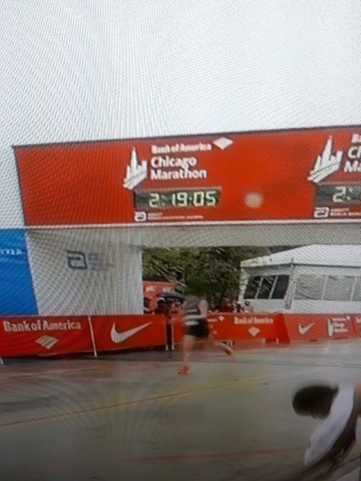 RunTheOZ's tweet photo. HUGE 2 MINUTE PR FOR BRETT!!!  #ChicagoMarathon https://t.co/v9rOsofvPz