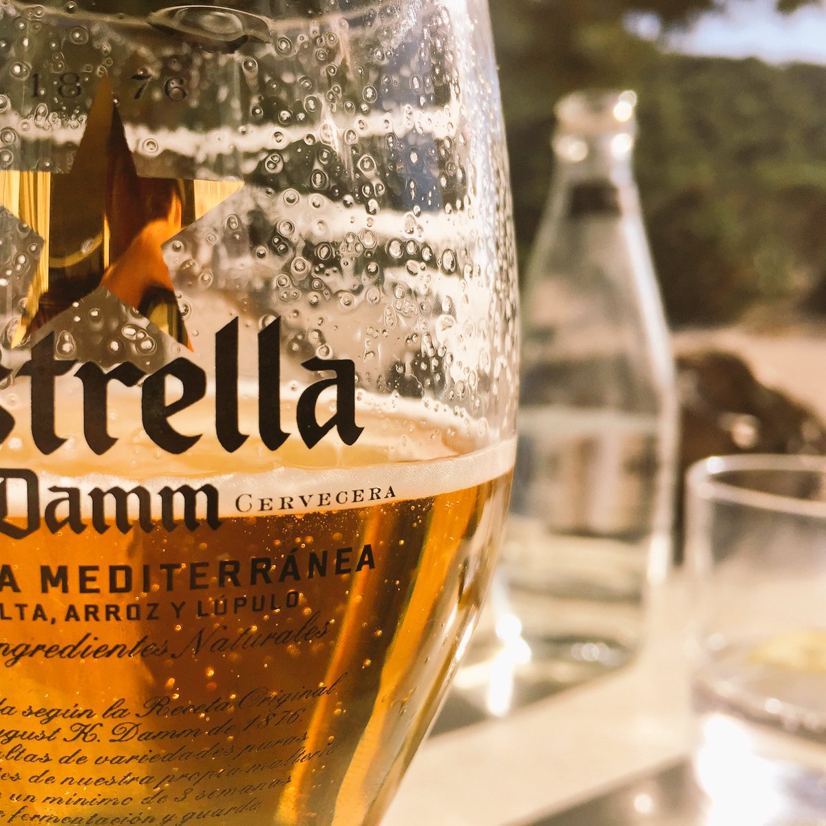 Interburen's tweet photo. Misschien wel de laatste bierfoto deze vakantie. #ibiza #terras #25graden https://t.co/rdw5PnVPue