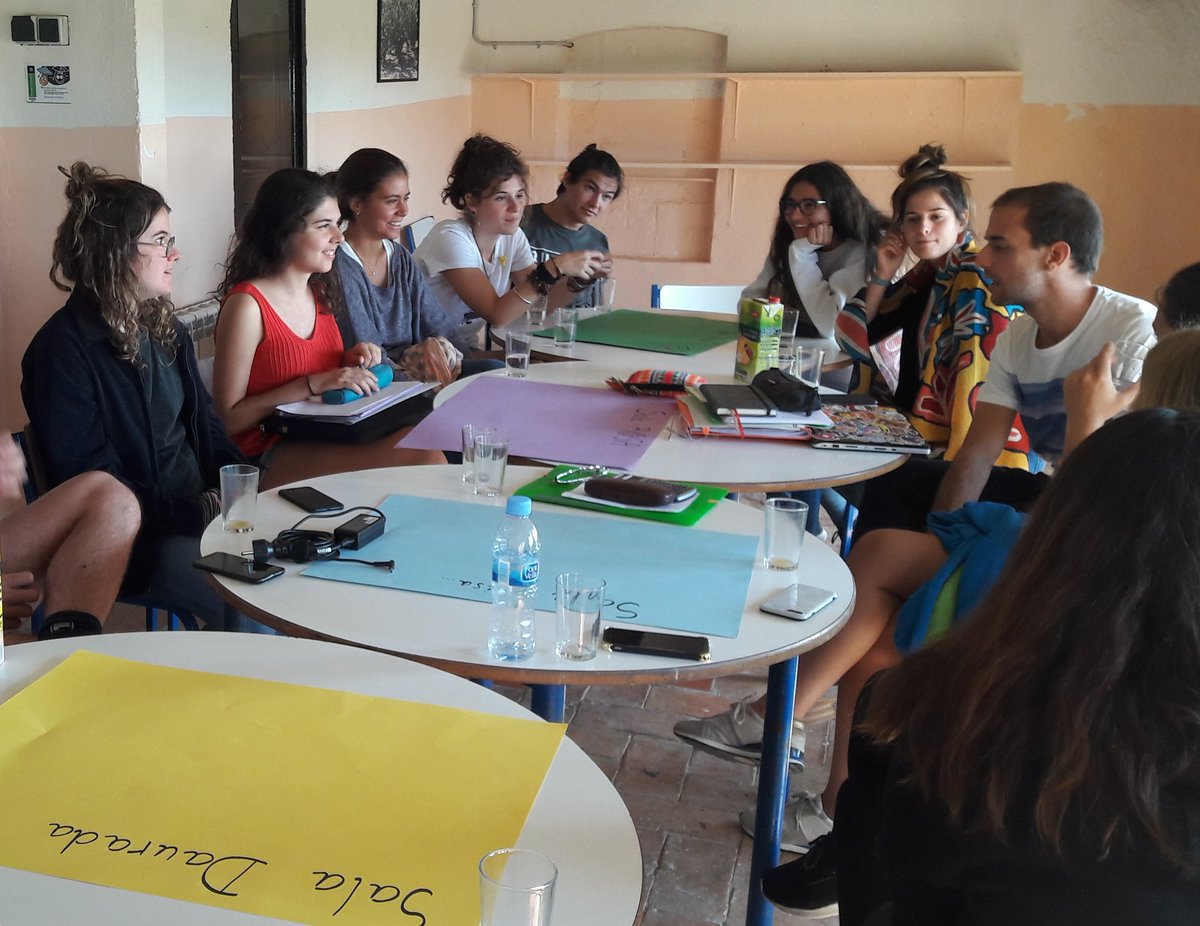 DavidPlanas11's tweet photo. Cap de setmana de valoració de #JECaspEscolaEstiu feta amb els monitor/es bases!! Molta feina, jocs, activitats i diversió!! I ja amb ganes de preparar el 35è aniversari amb l'EE'19 de #JECasp!! Gran equip!! 🔝🔝 Som essència!! ☀️🎪🔴 https://t.co/piQbPaWAXn